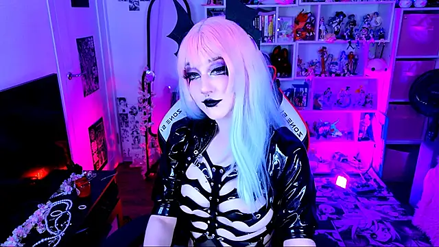 Snapshot of Aki__Ra chatting on 13, 6, 2026 Aki Ra online show from 13, 6, 2026