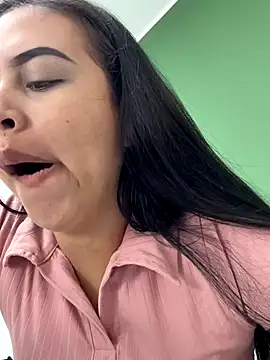 Snapshot of iiris_ chatting on 28, 11, 2025 iiris online show from 28, 11, 2025