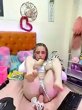 Snapshot of Yennastone chatting on 8, 12, 2024 Yennastone online show from 8, 12, 2024