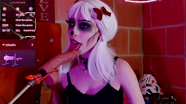 Snapshot of Yennastone chatting on 15, 10, 2025 Yennastone online show from 15, 10, 2025