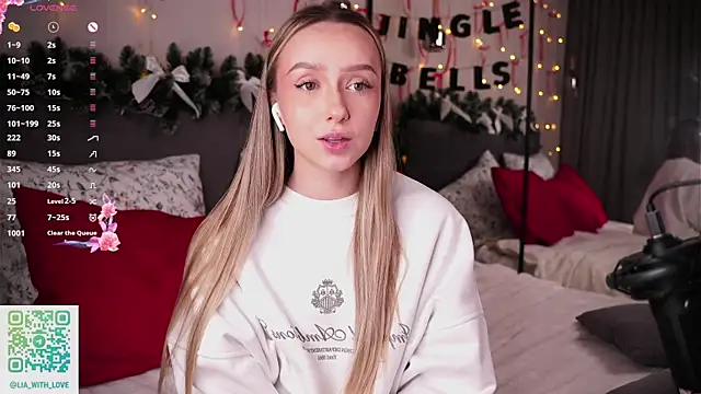 HollisBeckett online show from 21, 12, 2025