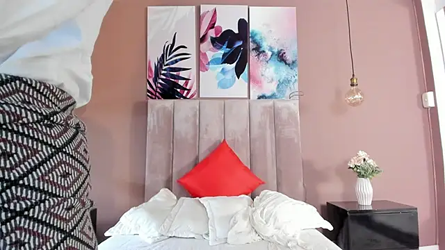 BellaClaiir online show from 22, 2, 2025