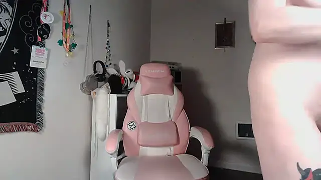 Snapshot of GoddessPinxx chatting on 3, 8, 2026 GoddessPinxx online show from 3, 8, 2026