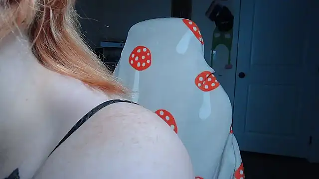 Snapshot of GoddessPinxx chatting on 5, 8, 2026 GoddessPinxx online show from 5, 8, 2026