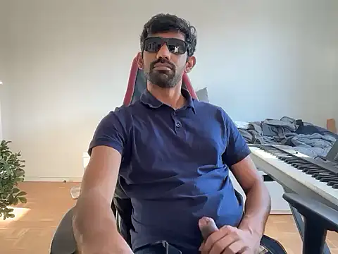 Snapshot of dominanthubby chatting on 25, 4, 2026 dominanthubby online show from 25, 4, 2026