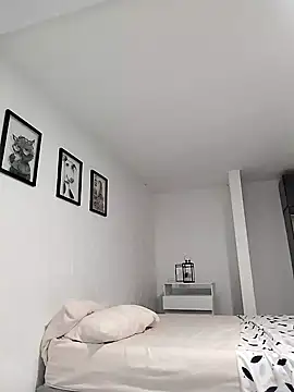 cuteluci  online show from 9, 2, 2025