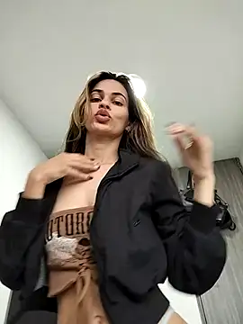 cuteluci  online show from 17, 2, 2025