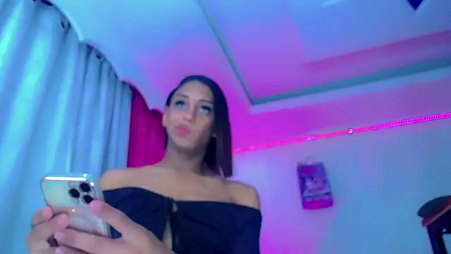 NahomiCamper online show from 7, 4, 2026