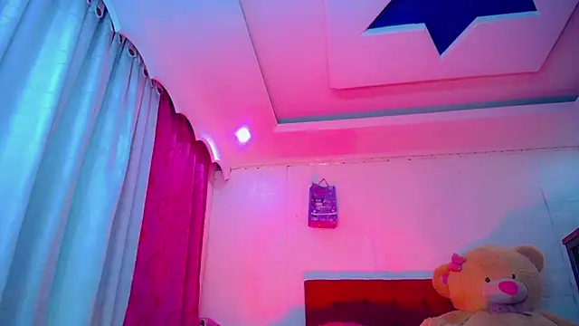 NahomiCamper online show from 17, 4, 2026