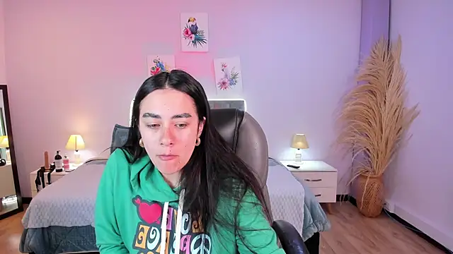 Icysweetcam online show from 17, 4, 2026