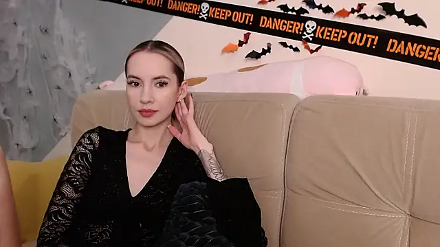 Snapshot of AmbrielHailey chatting on 4, 11, 2025 AmbrielHailey online show from 4, 11, 2025