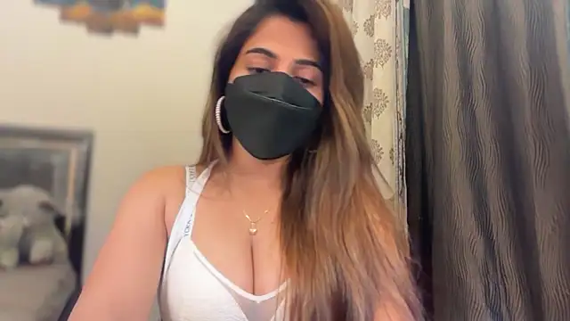 Hotty-Sana online show from 27, 4, 2026