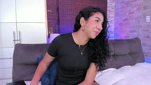 candyy bella online show from 31, 1, 2025