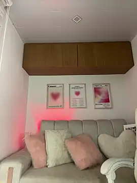 maddy bronw  online show from 21, 4, 2026