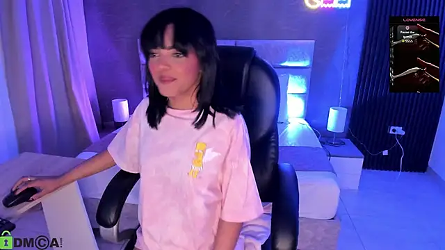 Cristal  adams online show from 17, 10, 2025