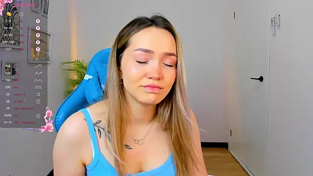 Snapshot of Evia_r0se chatting on 19, 12, 2024 Evia r0se online show from 19, 12, 2024