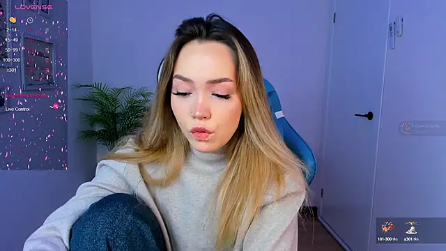 Snapshot of Evia_r0se chatting on 7, 1, 2025 Evia r0se online show from 7, 1, 2025