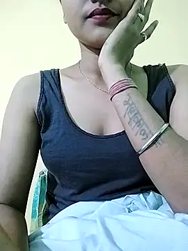 MISSQUEEN48 online show from 2, 3, 2025