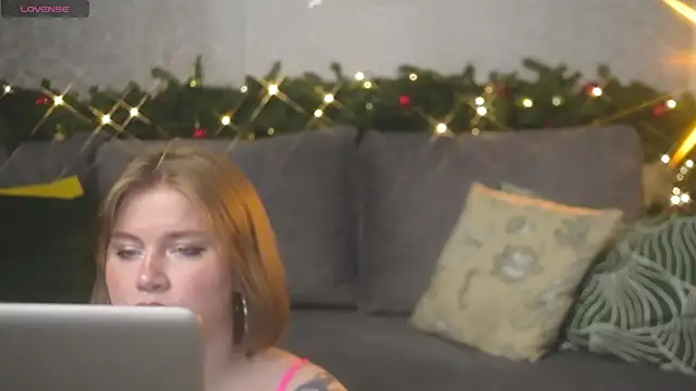 Kira Citro online show from 17, 12, 2024