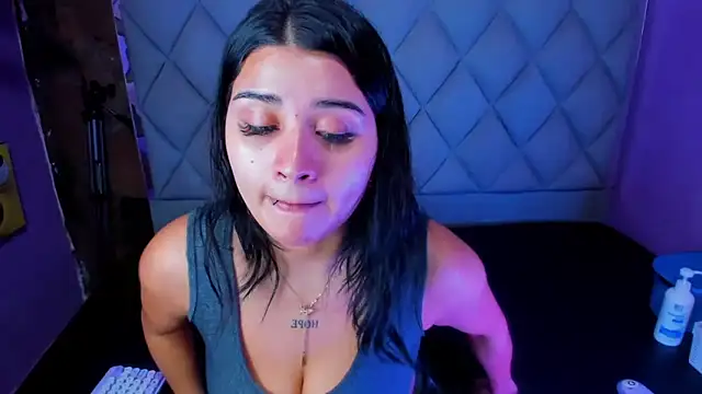 venusowen  online show from 2, 10, 2025