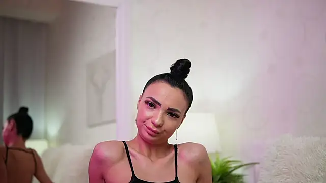 Snapshot of MaraJolie chatting on 28, 1, 2025 MaraJolie online show from 28, 1, 2025