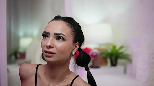 Snapshot of MaraJolie chatting on 25, 2, 2025 MaraJolie online show from 25, 2, 2025