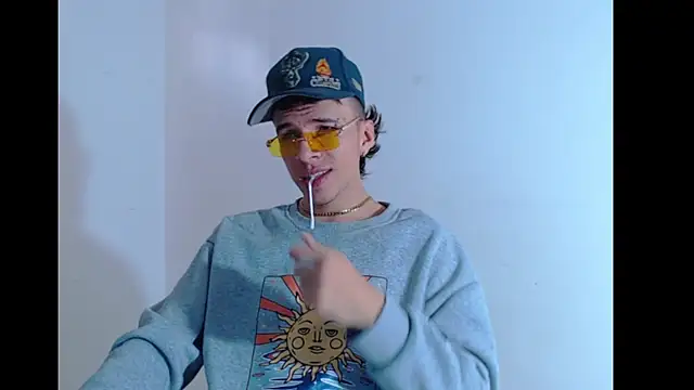 Snapshot of Keeny16 chatting on 7, 12, 2024 Keeny16 online show from 7, 12, 2024