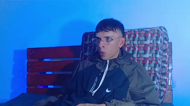 Snapshot of Keeny16 chatting on 25, 2, 2025 Keeny16 online show from 25, 2, 2025