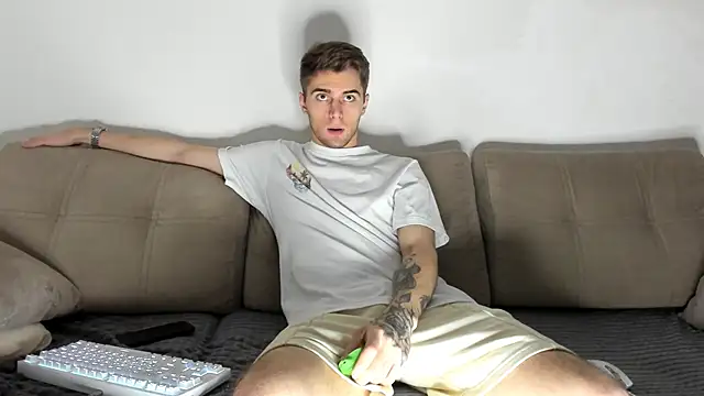 Snapshot of Ian_Connery chatting on 1, 12, 2024 Ian Connery online show from 1, 12, 2024