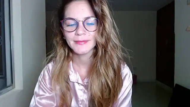 Snapshot of Hanny_24 chatting on 15, 12, 2024 Hanny 24 online show from 15, 12, 2024