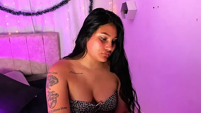 Snapshot of Little_Ivy chatting on 26, 12, 2024 Little Ivy online show from 26, 12, 2024