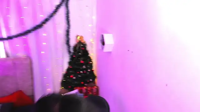 Snapshot of Little_Ivy chatting on 28, 12, 2024 Little Ivy online show from 28, 12, 2024