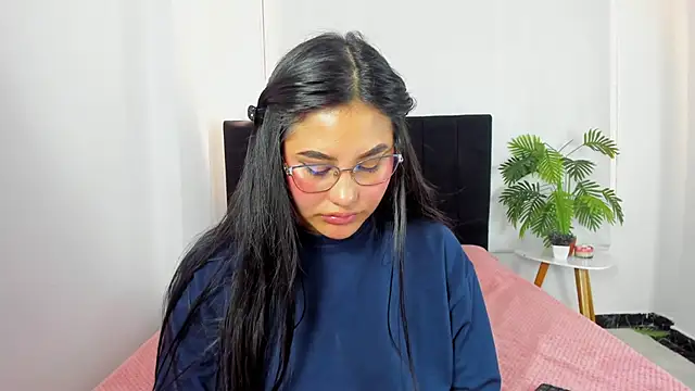 Snapshot of Little_Ivy chatting on 28, 11, 2025 Little Ivy online show from 28, 11, 2025