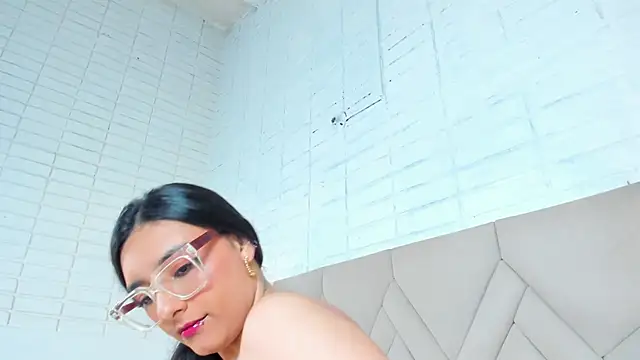 Isis Osman online show from 5, 1, 2025