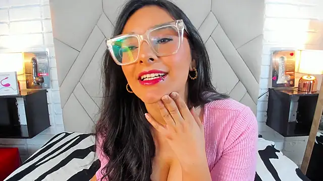 Isis Osman online show from 8, 1, 2025