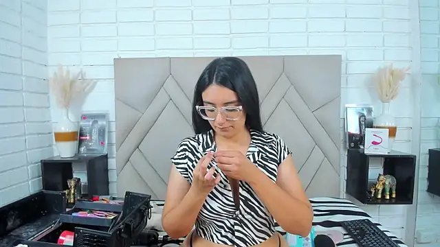 Isis Osman online show from 20, 9, 2025