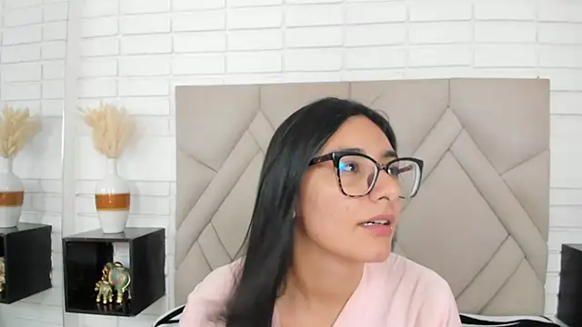 Isis Osman online show from 26, 9, 2025