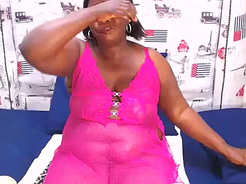 Honeybumsx32 online show from 8, 10, 2025