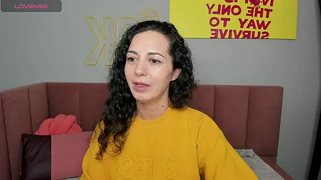 Snapshot of Linda_Insatiable chatting on 6, 3, 2025 Linda Insatiable online show from 6, 3, 2025