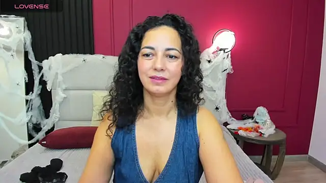 Snapshot of Linda_Insatiable chatting on 26, 10, 2025 Linda Insatiable online show from 26, 10, 2025