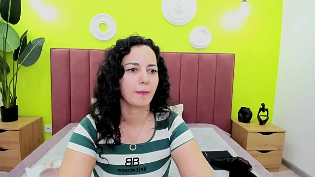 Linda Insatiable online show from 12, 4, 2026