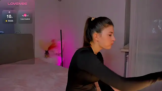 Laura Leee online show from 18, 2, 2025