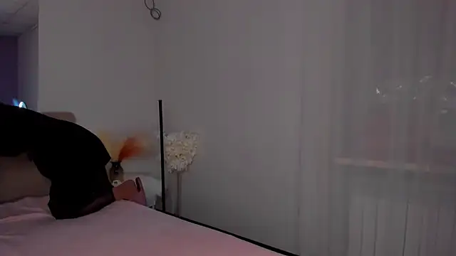 Laura Leee online show from 1, 3, 2025