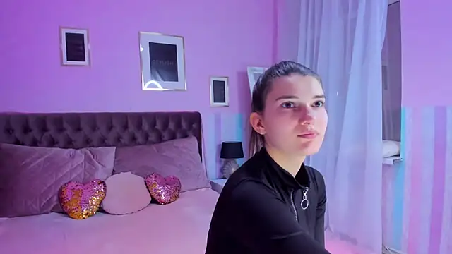 Laura Leee online show from 13, 3, 2025