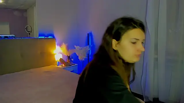 Laura Leee online show from 25, 11, 2025