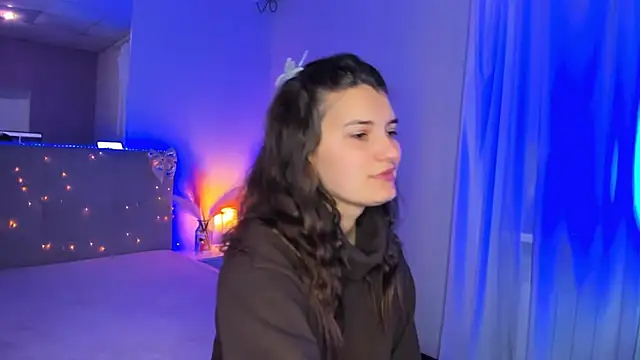 Laura Leee online show from 28, 4, 2026