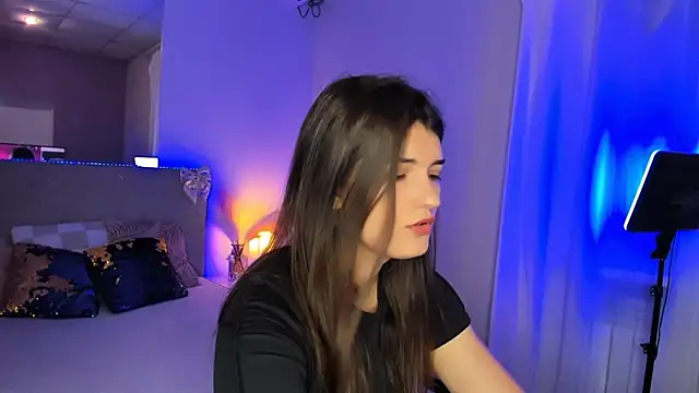 Laura Leee online show from 10, 6, 2026
