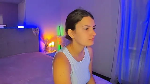 Laura Leee online show from 28, 7, 2026