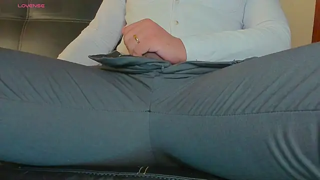 MrLonely02 online show from 14, 12, 2024