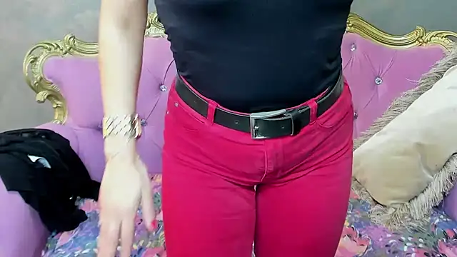 Snapshot of DivinSandra chatting on 24, 2, 2025 DivinSandra online show from 24, 2, 2025